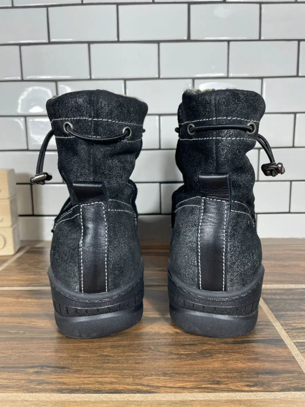 OTBT Fanfare Shoes Womens Size 9 Black Leather Off Road Spikes Winter Snow Boots